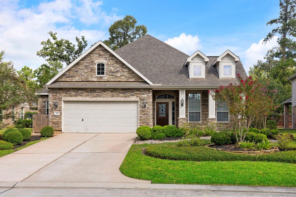102 Buck Trail Place, The Woodlands, TX 77389