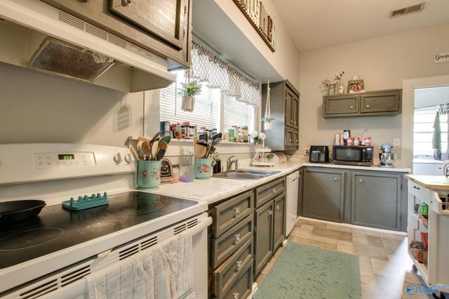 221 East Main Street, Falkville, AL 35622