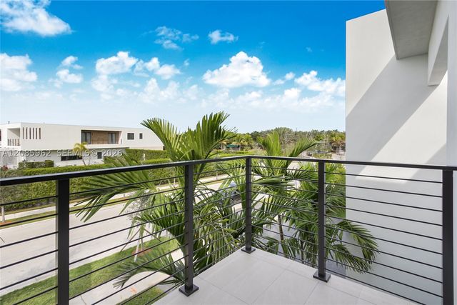 16492 Botaniko Dr S, Weston, FL 33326