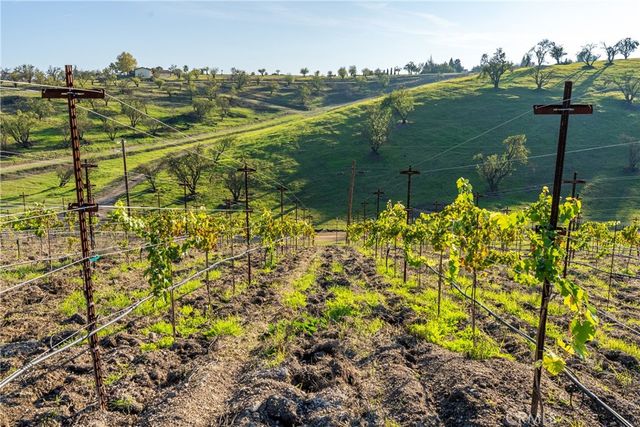 550 Villa Lots Rd, Paso Robles, CA 93446