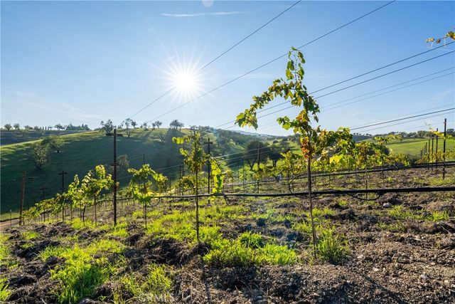550 Villa Lots Rd, Paso Robles, CA 93446
