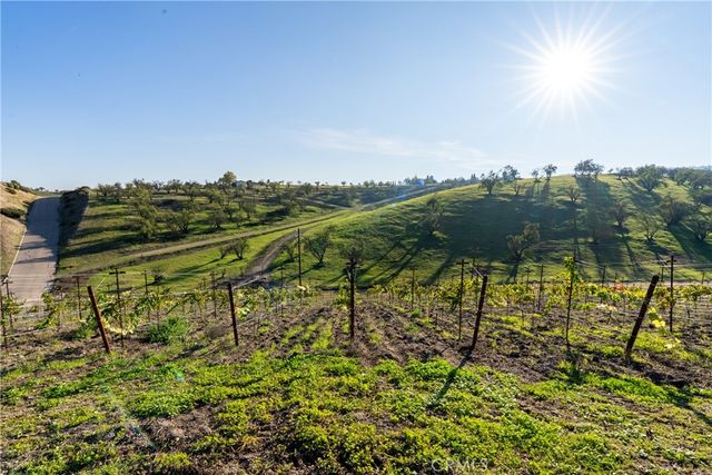 550 Villa Lots Rd, Paso Robles, CA 93446