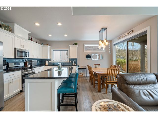 325 N JUNIPER Ct, Rockaway Beach, OR 97136