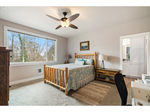 325 N JUNIPER Ct, Rockaway Beach, OR 97136