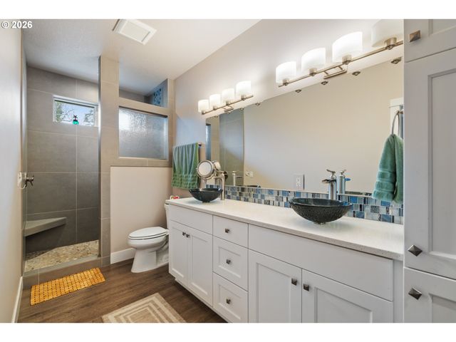 325 N JUNIPER Ct, Rockaway Beach, OR 97136