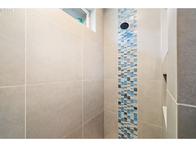 325 N JUNIPER Ct, Rockaway Beach, OR 97136