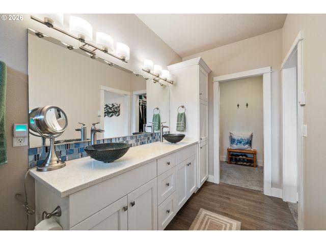 325 N JUNIPER Ct, Rockaway Beach, OR 97136