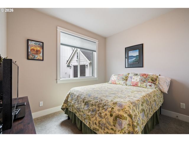 325 N JUNIPER Ct, Rockaway Beach, OR 97136