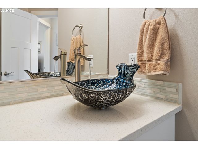 325 N JUNIPER Ct, Rockaway Beach, OR 97136