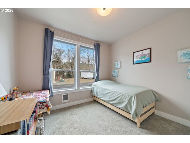 325 N JUNIPER Ct, Rockaway Beach, OR 97136