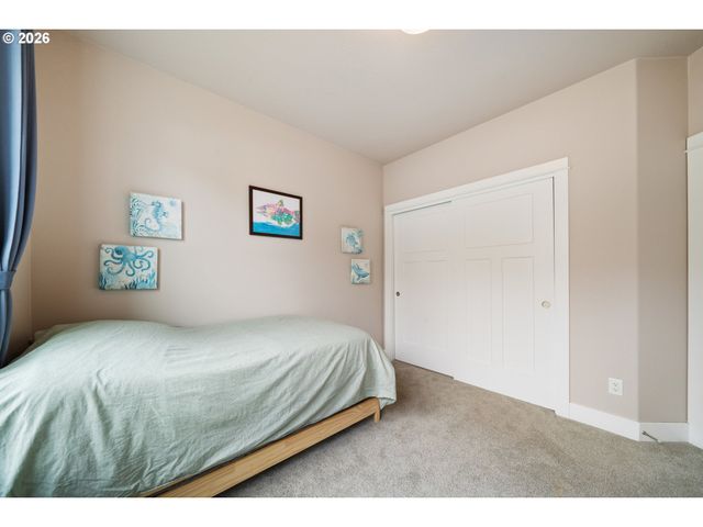 325 N JUNIPER Ct, Rockaway Beach, OR 97136