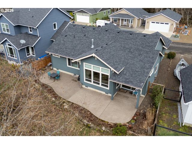 325 N JUNIPER Ct, Rockaway Beach, OR 97136