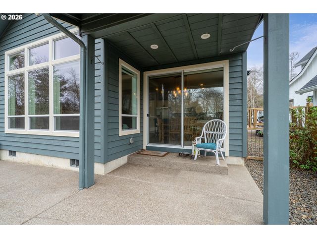 325 N JUNIPER Ct, Rockaway Beach, OR 97136