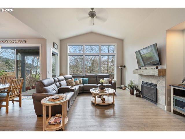 325 N JUNIPER Ct, Rockaway Beach, OR 97136