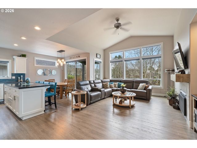 325 N JUNIPER Ct, Rockaway Beach, OR 97136