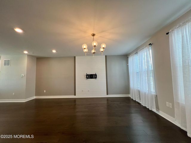 32 Mariveles Way, Tinton Falls, NJ 07724