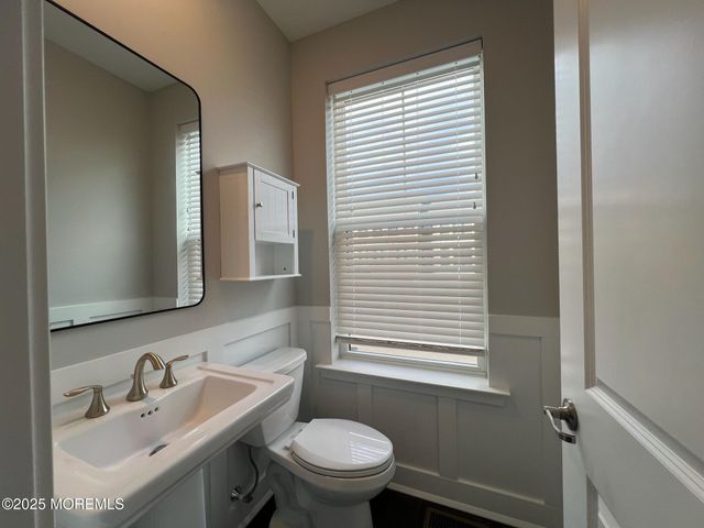 32 Mariveles Way, Tinton Falls, NJ 07724