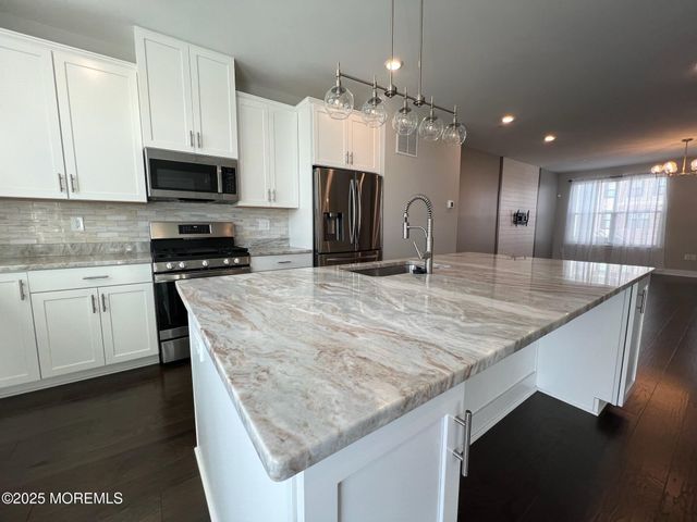 32 Mariveles Way, Tinton Falls, NJ 07724