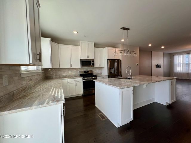 32 Mariveles Way, Tinton Falls, NJ 07724