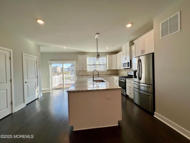 32 Mariveles Way, Tinton Falls, NJ 07724