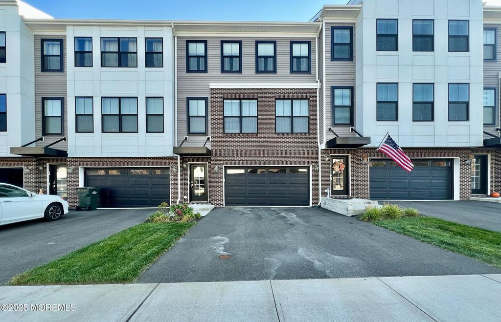 32 Mariveles Way, Tinton Falls, NJ 07724