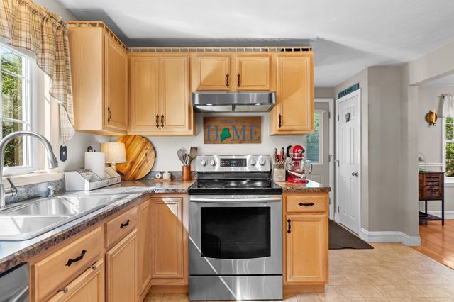 53 Myles Standish Dr, Carver, MA 02330