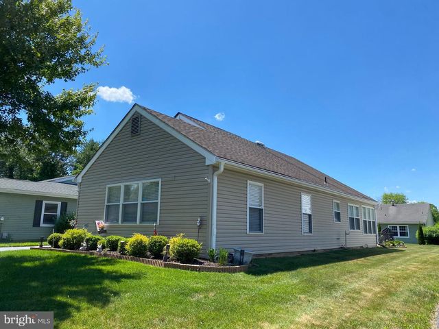 12 HEATHER PL, Southampton, NJ 08088
