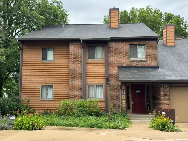 650 Waverly Drive B, Elgin, IL 60120