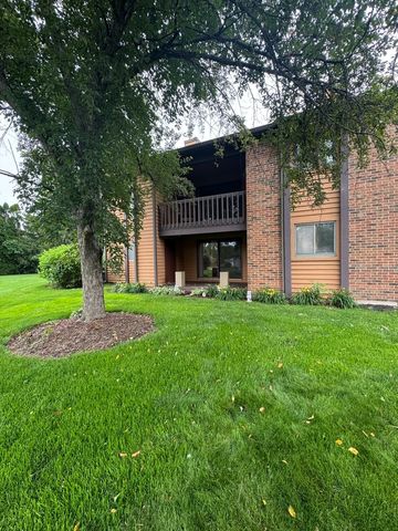 650 Waverly Drive B, Elgin, IL 60120