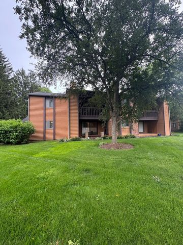 650 Waverly Drive B, Elgin, IL 60120