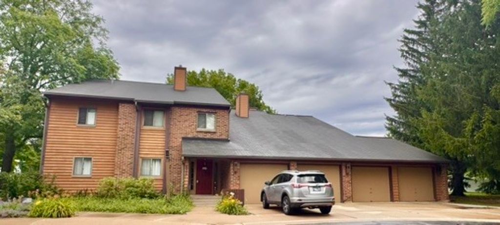 650 Waverly Drive B, Elgin, IL 60120