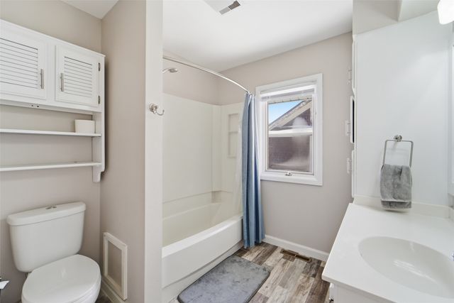 1911 Lucinda Street, Perry, IA 50220