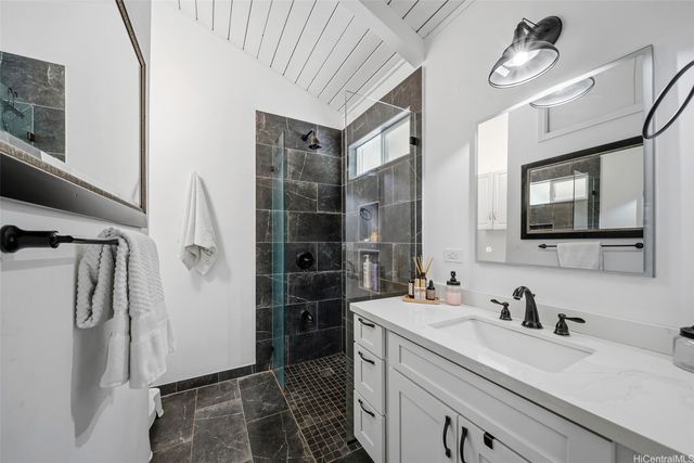 1011 Luaole Place, Honolulu, HI 96818