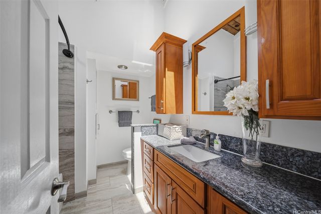 1011 Luaole Place, Honolulu, HI 96818