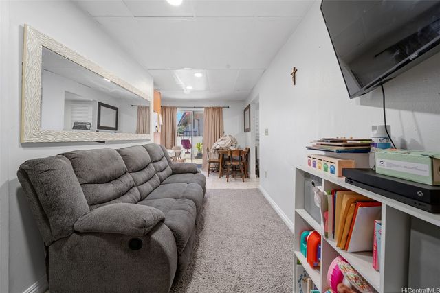 1011 Luaole Place, Honolulu, HI 96818