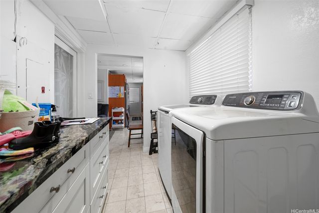 1011 Luaole Place, Honolulu, HI 96818