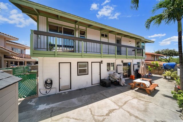1011 Luaole Place, Honolulu, HI 96818