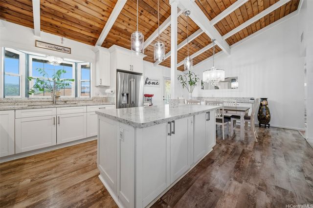 1011 Luaole Place, Honolulu, HI 96818