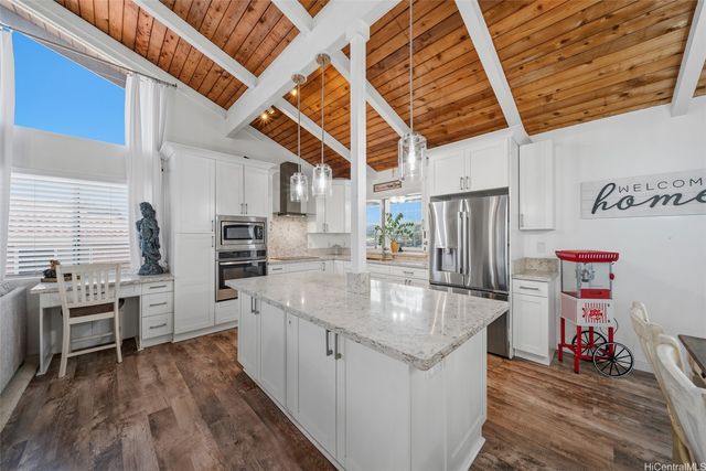 1011 Luaole Place, Honolulu, HI 96818