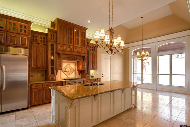 6805 Castle Pines Ct, Tyler, TX 75703