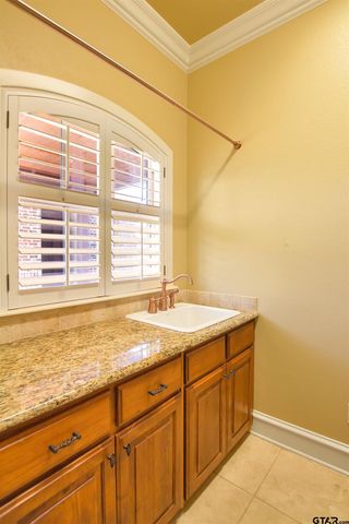 6805 Castle Pines Ct, Tyler, TX 75703