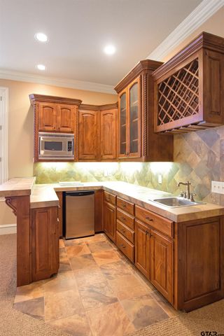 6805 Castle Pines Ct, Tyler, TX 75703