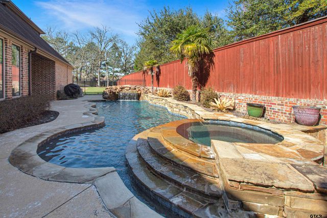 6805 Castle Pines Ct, Tyler, TX 75703