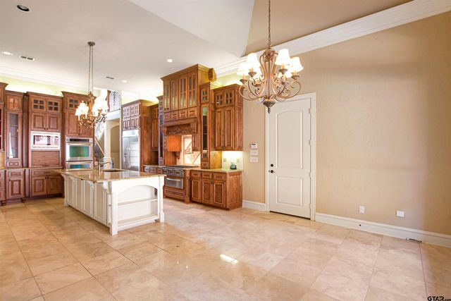 6805 Castle Pines Ct, Tyler, TX 75703