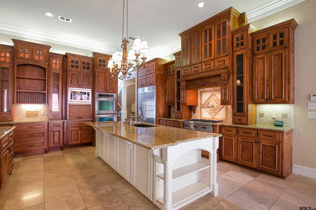 6805 Castle Pines Ct, Tyler, TX 75703