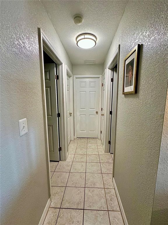 Image 13 of property listing at 802 MARCIA LOOP, Winter Haven, FL 33884