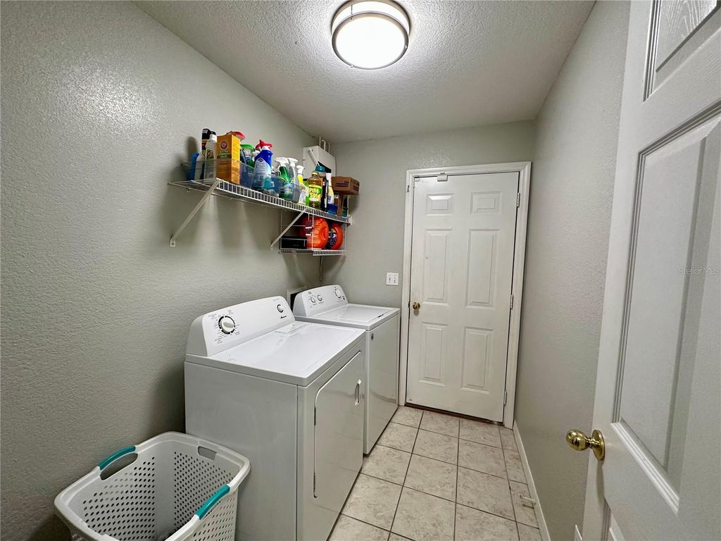 Image 14 of property listing at 802 MARCIA LOOP, Winter Haven, FL 33884