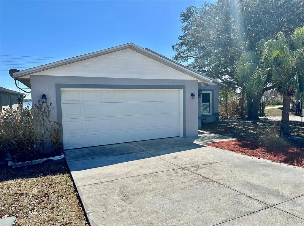 Image 22 of property listing at 802 MARCIA LOOP, Winter Haven, FL 33884