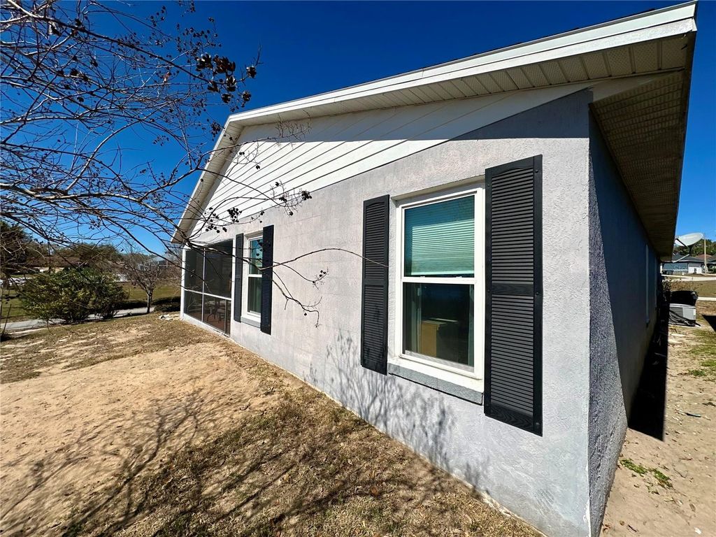 Image 26 of property listing at 802 MARCIA LOOP, Winter Haven, FL 33884