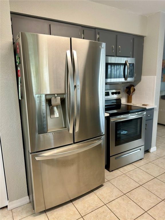 Image 10 of property listing at 802 MARCIA LOOP, Winter Haven, FL 33884